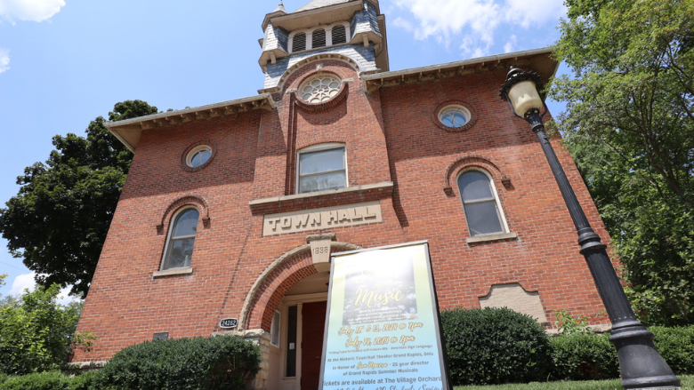 Dinner & Live Music Fundraiser Planned for G.R. Town Hall