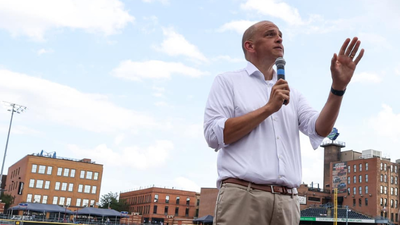 Wade Kapszukiewicz Wins Historic Third Term as Toledo Mayor